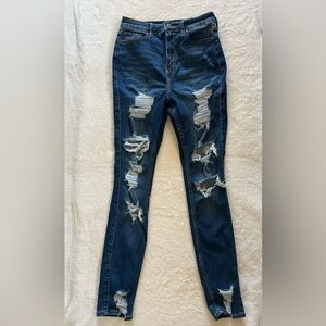 CURVY ULTRA HIGH-RISE SUPER SKINNY
HOLLISTER CLASSIC STRETCH. Sz W 26 & L 30.